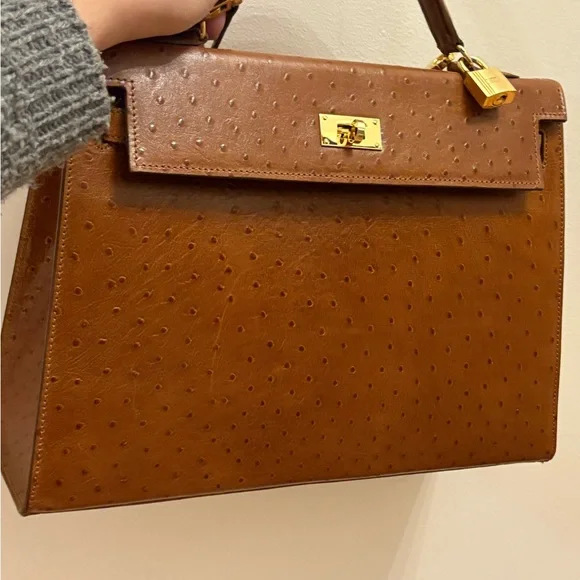 Elegant Brown Handbag - Picture 5 of 11